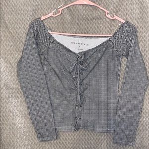 Mid crop over the shoulder